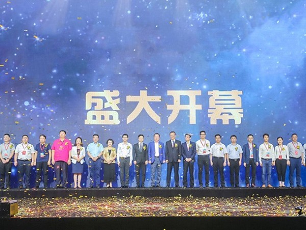 “产业联动，全能跨界”中国（佛山）国际建筑装饰博览会开幕式盛况