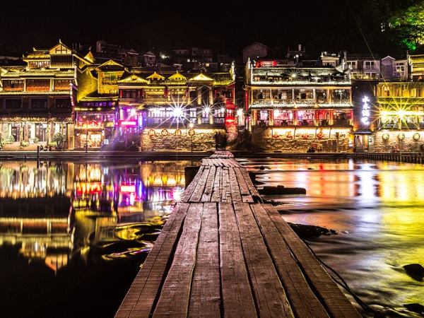 【抖音最火景点芙蓉镇】深圳企业团队旅游/会奖旅游策划活动公司